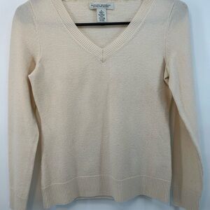 Banana Republic Women's V-Neck Sweater in Soft Cream